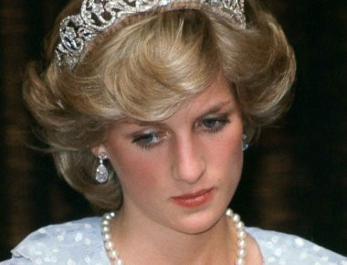 Πριγκίπισσα Νταϊάνα - Συνεχίζονται οι αποκαλύψεις: Έπεσε επίτηδες από τη σκάλα ενώ ήταν έγκυος στον Γουίλιαμ (φωτό)